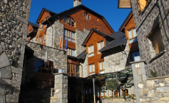 COLECTIVA: HOTEL EL PRIVILEGIO DE TENA****