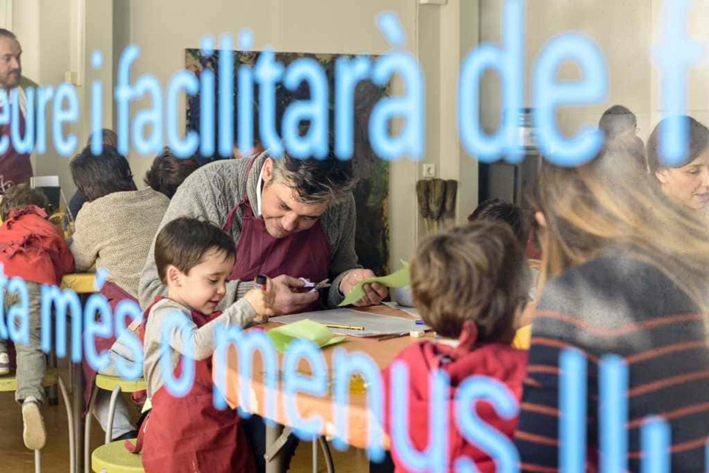 BECAS PILAR JUNCOSA A PROYECTOS DE EDUCACIÓN ARTÍSTICA PARA EL PROGRAMA FAMILIAR 2026 